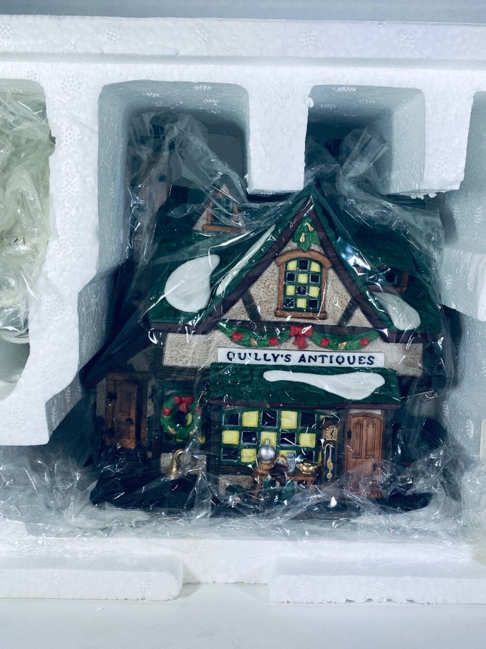 VNTG Dept 56 Quillys Antiques Dickens Village Series 58348 Retired, W/Light, Box